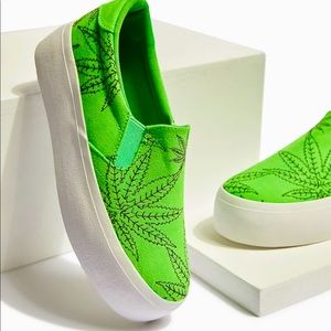 NEW- Shoe Dazzle 420 Green Sneakers